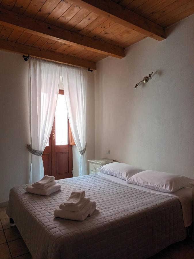 Готель La Vecchia Torre Боза Екстер'єр фото